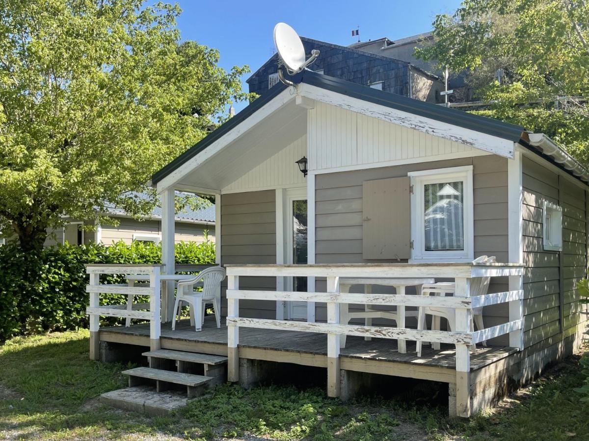 Camping Le Jardin 3 étoiles - chalets, bungalows et emplacements nus pour des vacances nature le long de la rivière le Gijou Lacaze Esterno foto